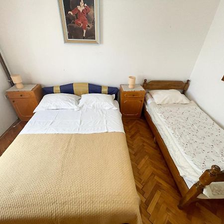 Apartmani Leonarda ヤドラニヴォ エクステリア 写真