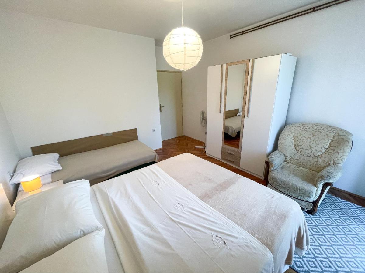Apartmani Leonarda ヤドラニヴォ エクステリア 写真